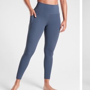 Athleta salutation stash pocket 7/8 tight